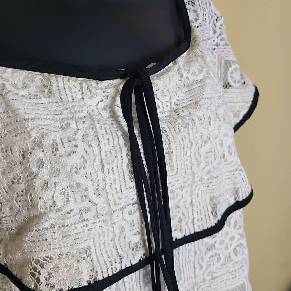 Wayf Lace Top   - Picture 4 of 9